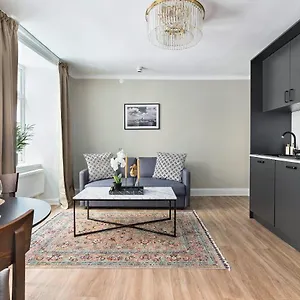 3* Hotell At Old Town